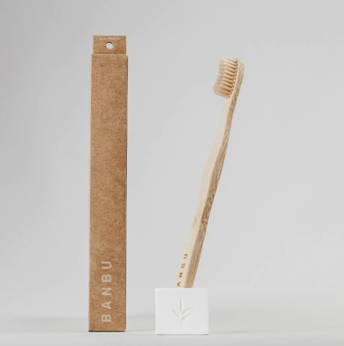 Ergonomický bambusový zubní kartáček se středními štětinami z nylonu (MEDIUM)