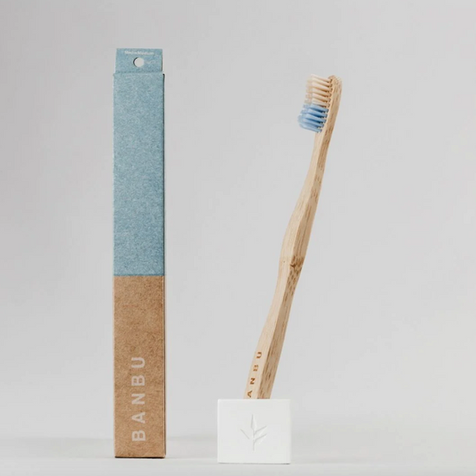 Ergonomický bambusový zubní kartáček se středními štětinami z nylonu (MEDIUM)