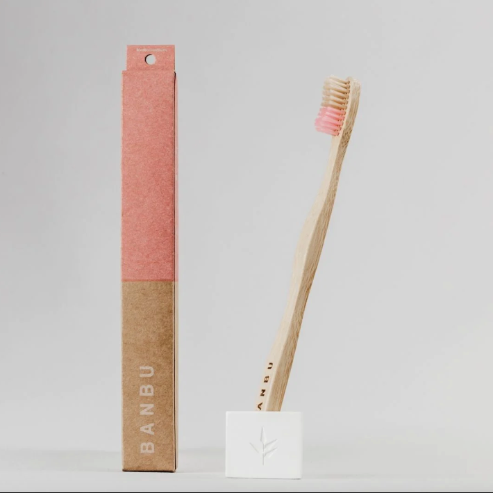 Ergonomický bambusový zubní kartáček se středními štětinami z nylonu (MEDIUM)